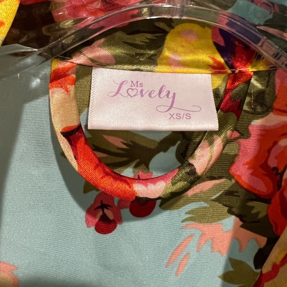 Beautiful Floral Ms. Lovey Kimono Tie Waist Robe With Pockets Size XS/S - Picture 5 of 10